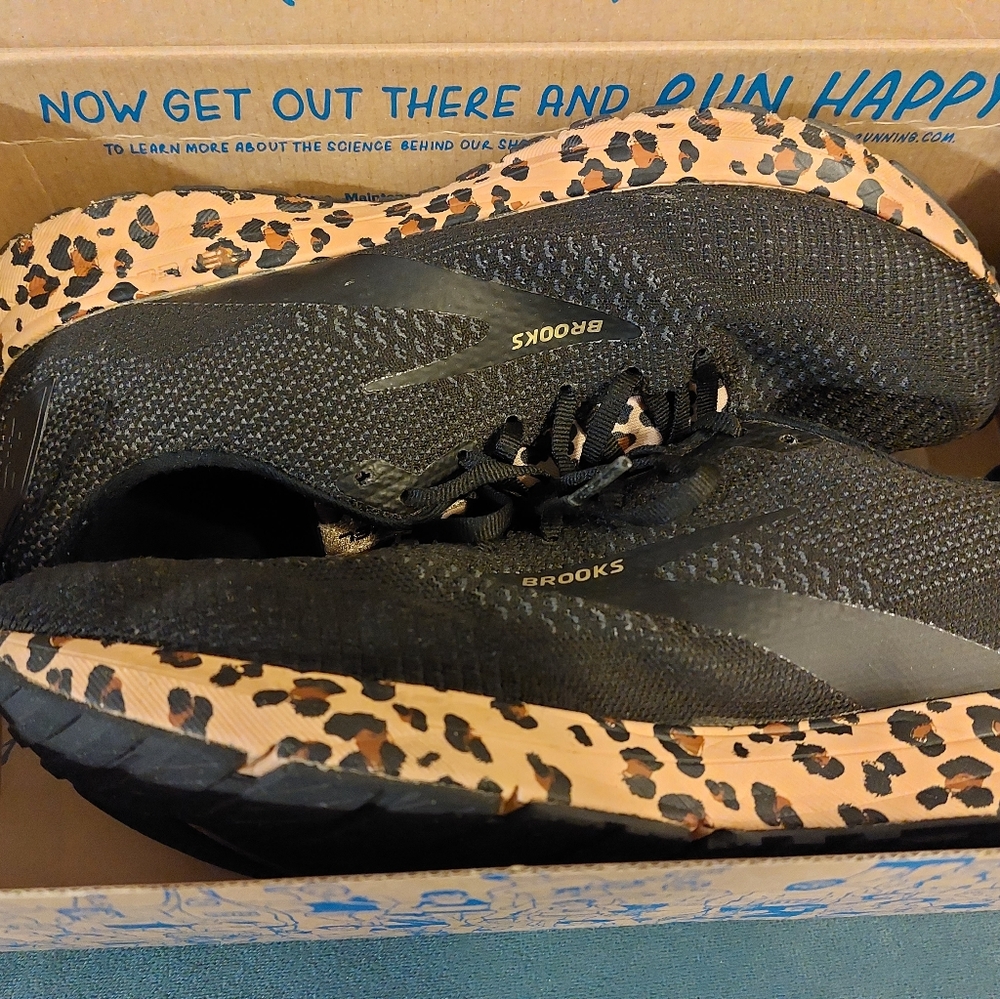 Brooks Revel 4 Leopard Sole/ Black Mesh Sz. 11 Women's  Running Shoe